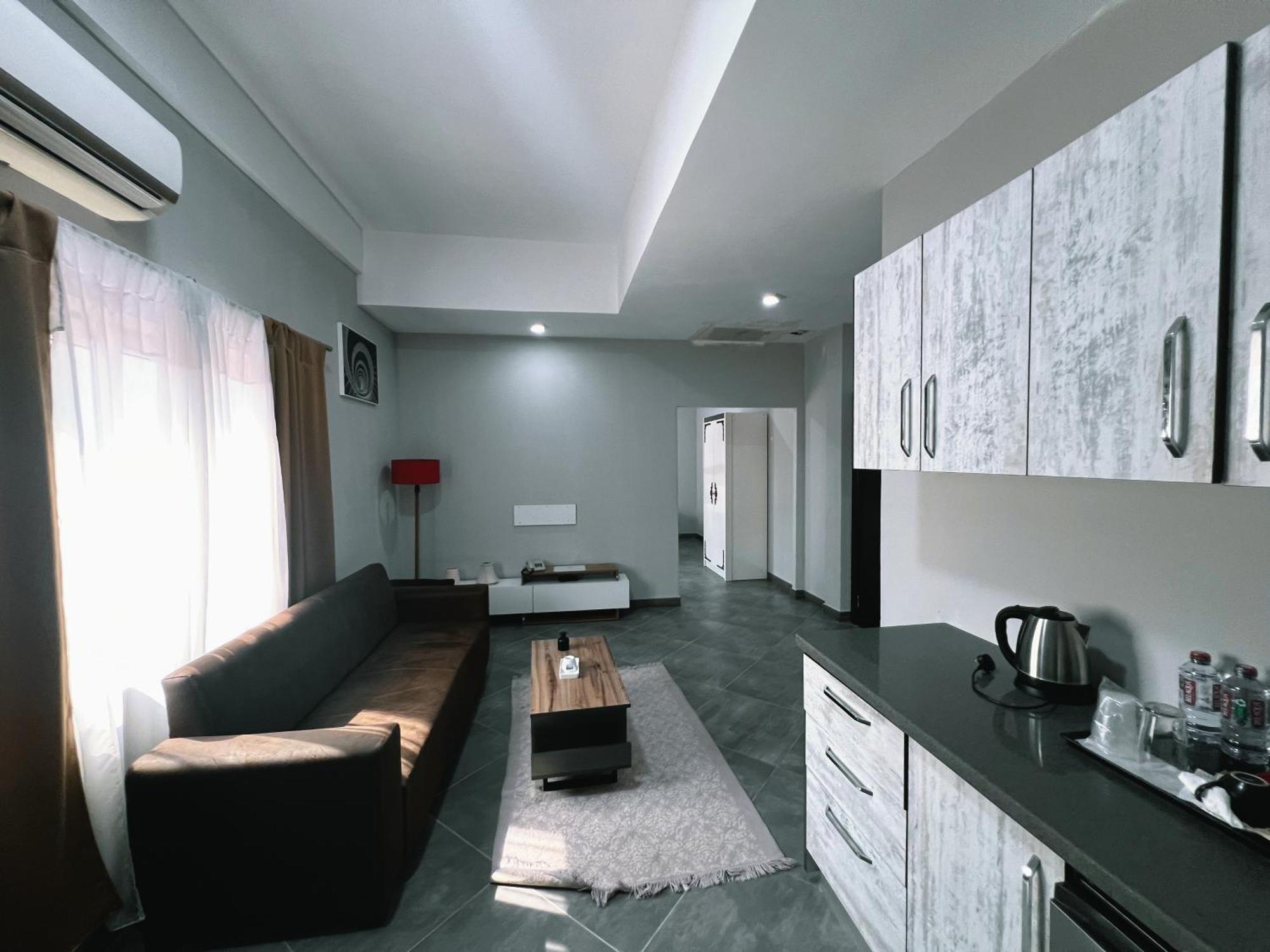Euro Homes Hotel Accra Kültér fotó